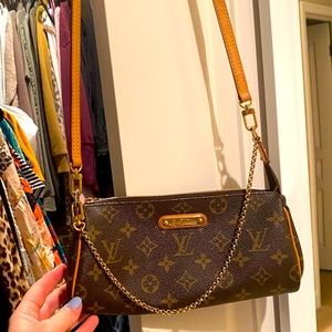 LV Eva Clutch Monogram with strap